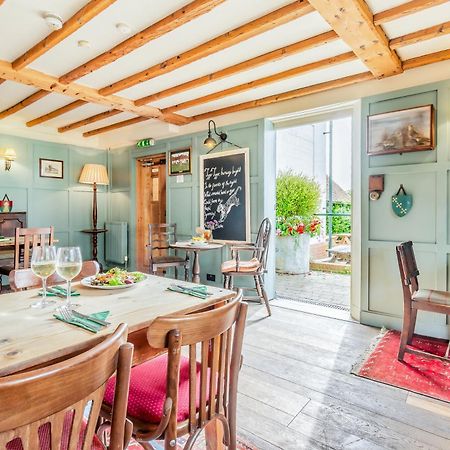 Tiger Inn - Elizabeth Eastdean Dış mekan fotoğraf