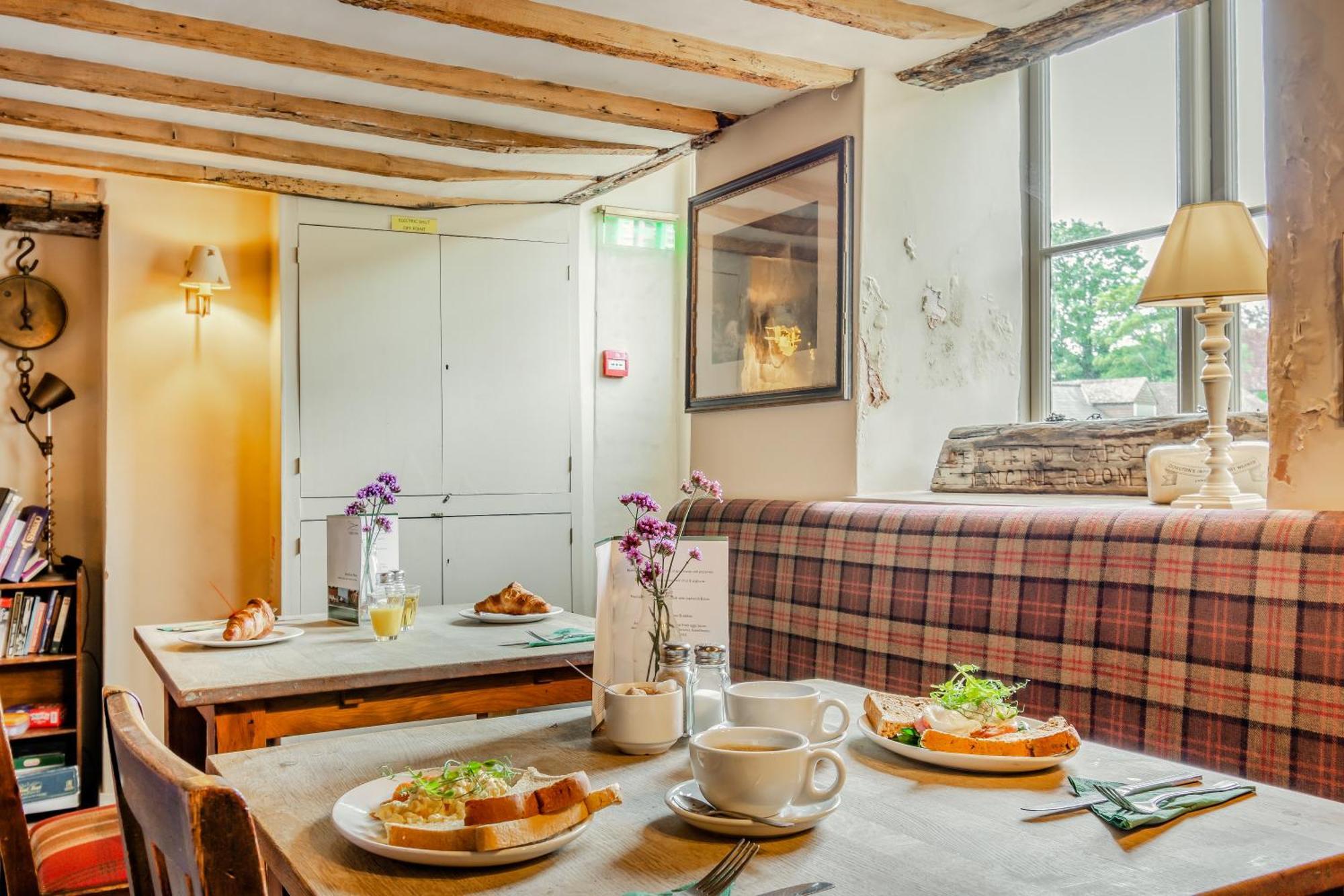 Tiger Inn - Elizabeth Eastdean Dış mekan fotoğraf