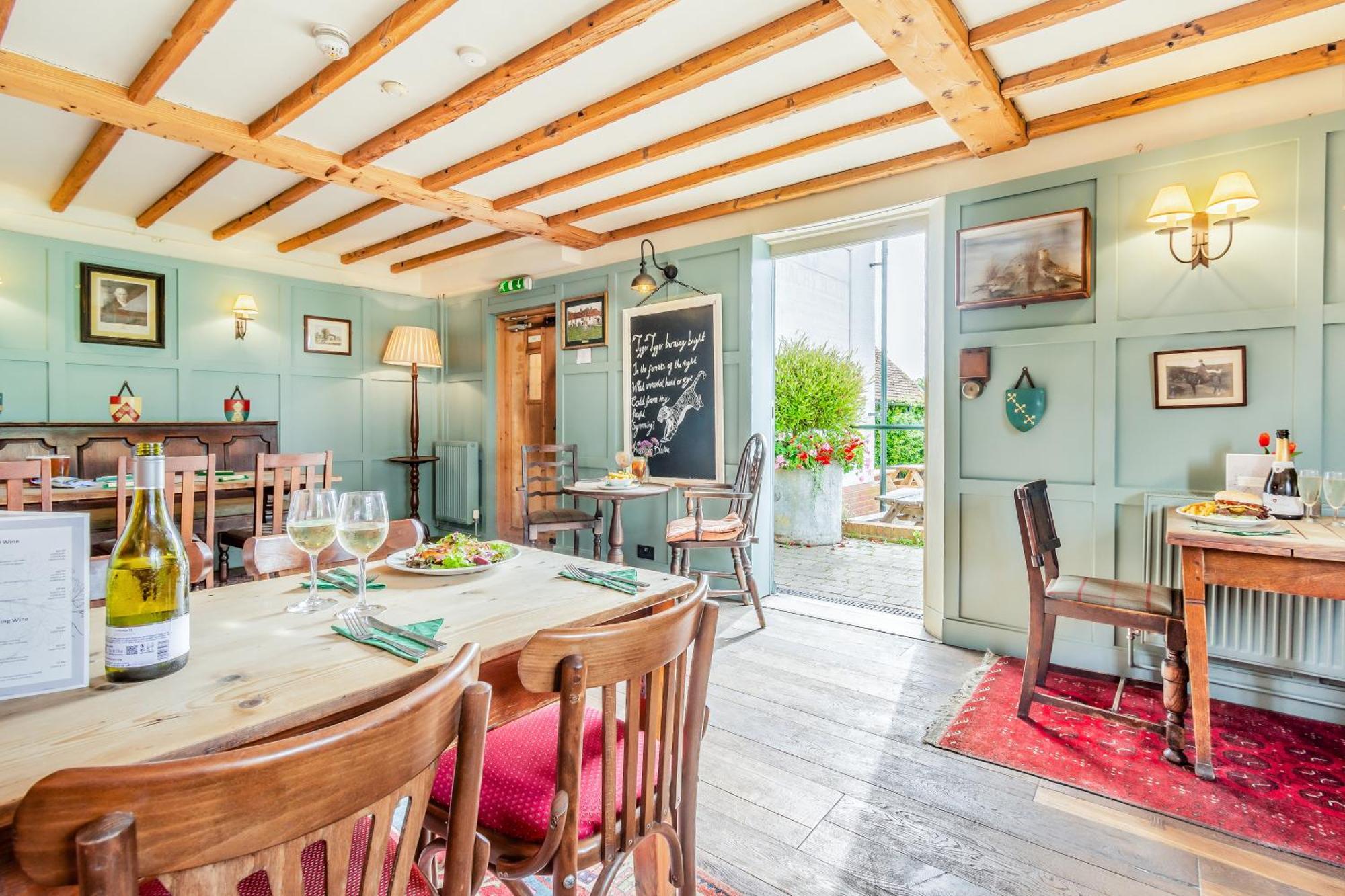 Tiger Inn - Elizabeth Eastdean Dış mekan fotoğraf