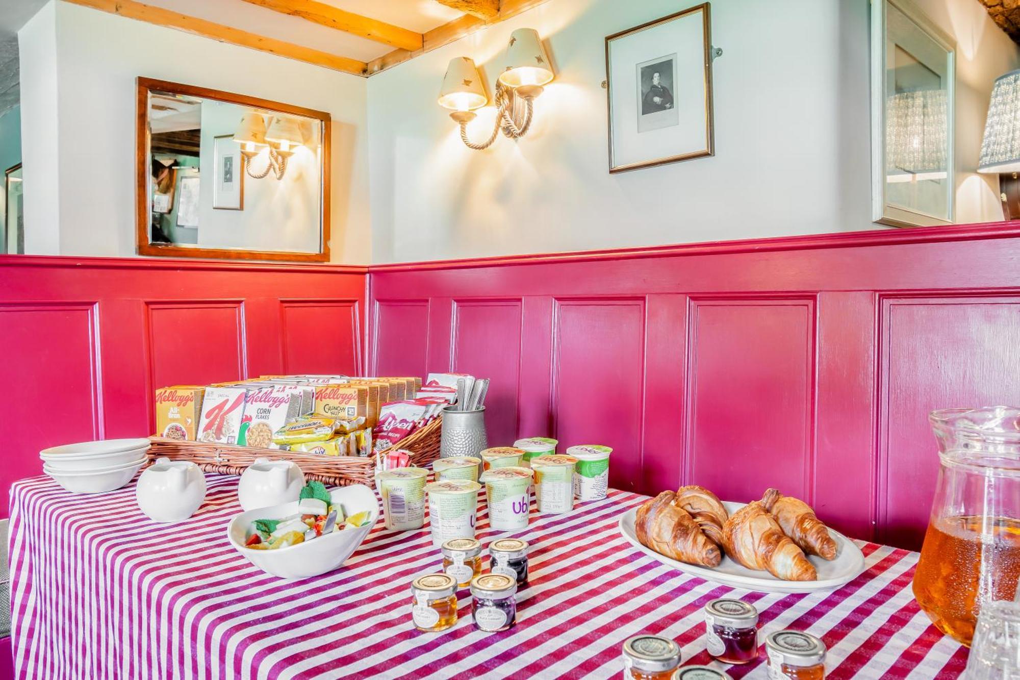 Tiger Inn - Elizabeth Eastdean Dış mekan fotoğraf