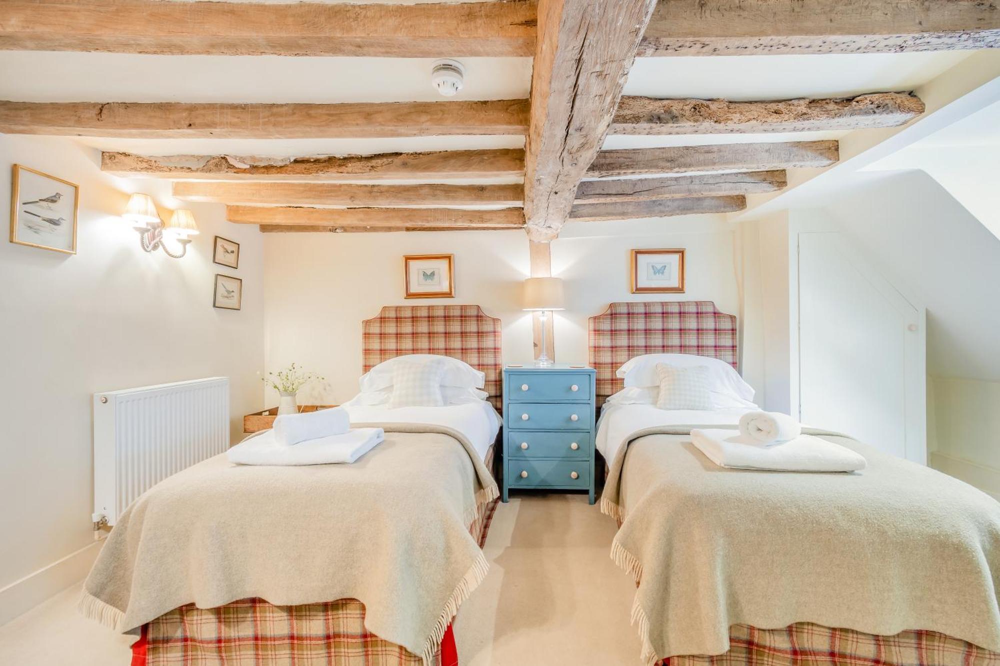 Tiger Inn - Elizabeth Eastdean Oda fotoğraf