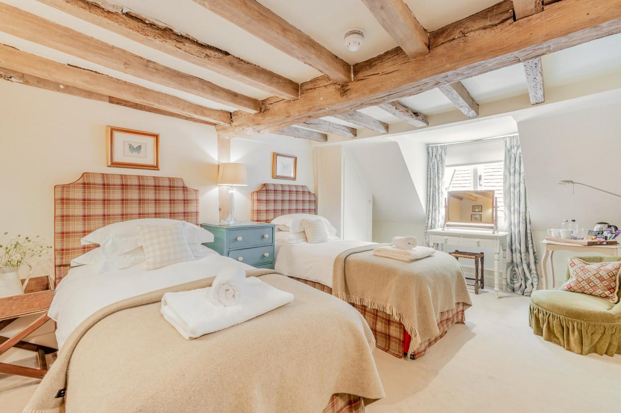 Tiger Inn - Elizabeth Eastdean Oda fotoğraf