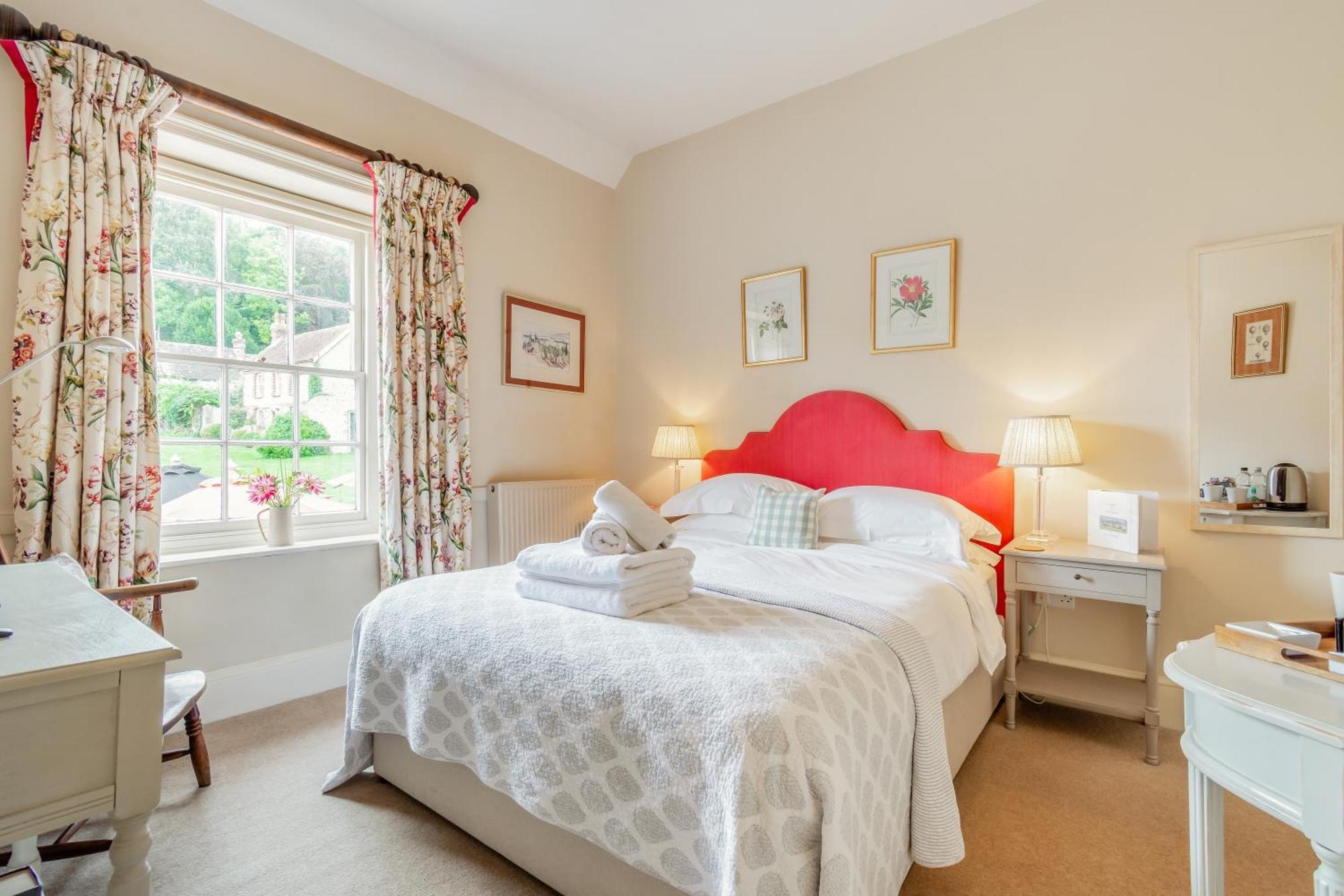 Tiger Inn - Elizabeth Eastdean Oda fotoğraf